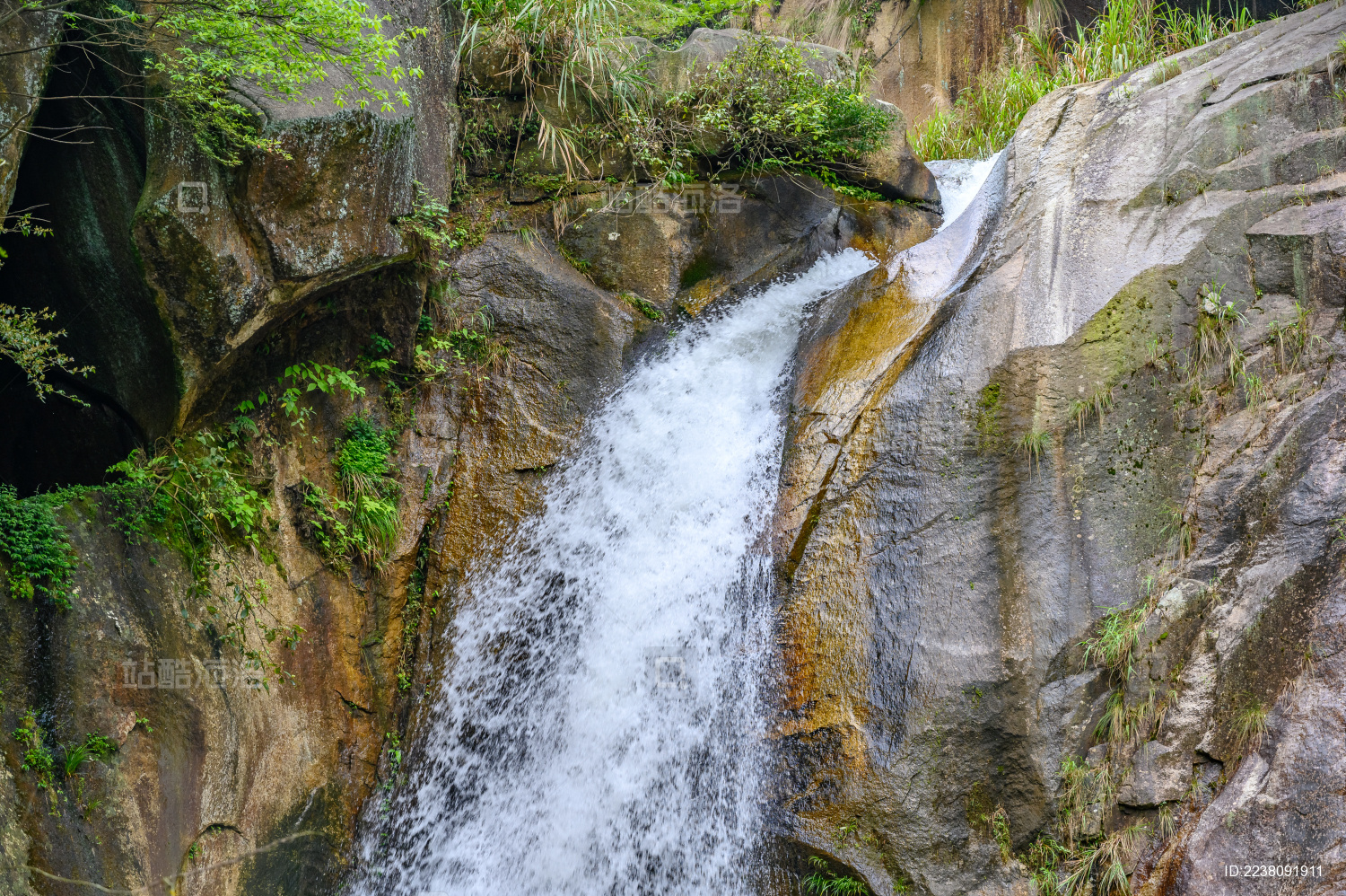中国湖南郴州东江湖龙景峡谷瀑布