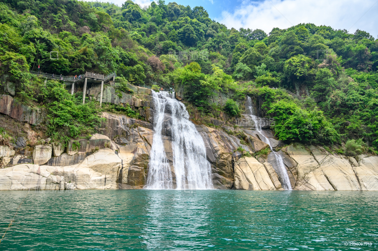 中国湖南郴州东江湖龙景峡谷瀑布
