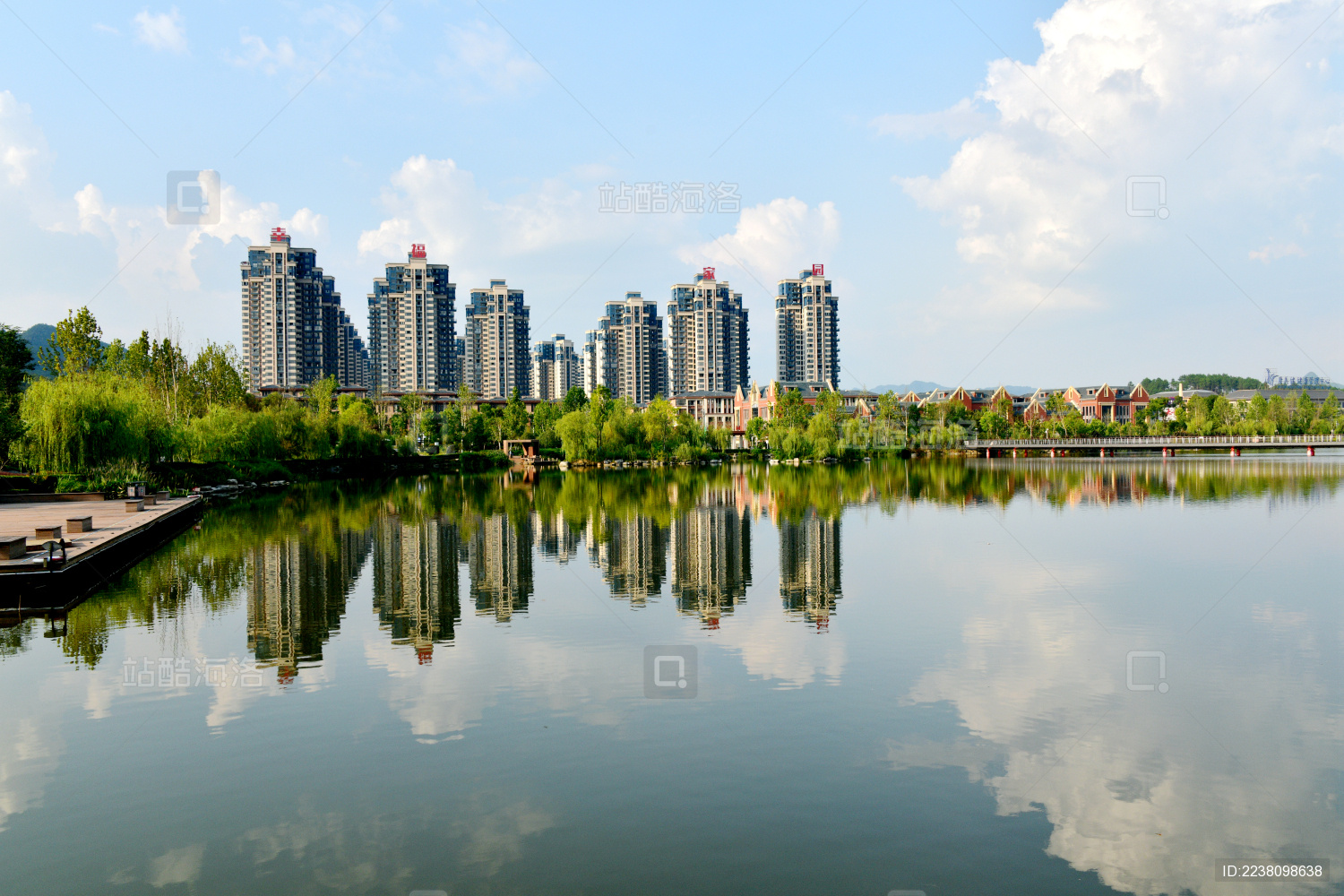 贵州省遵义市新蒲新区 天鹅湖公园人民公园