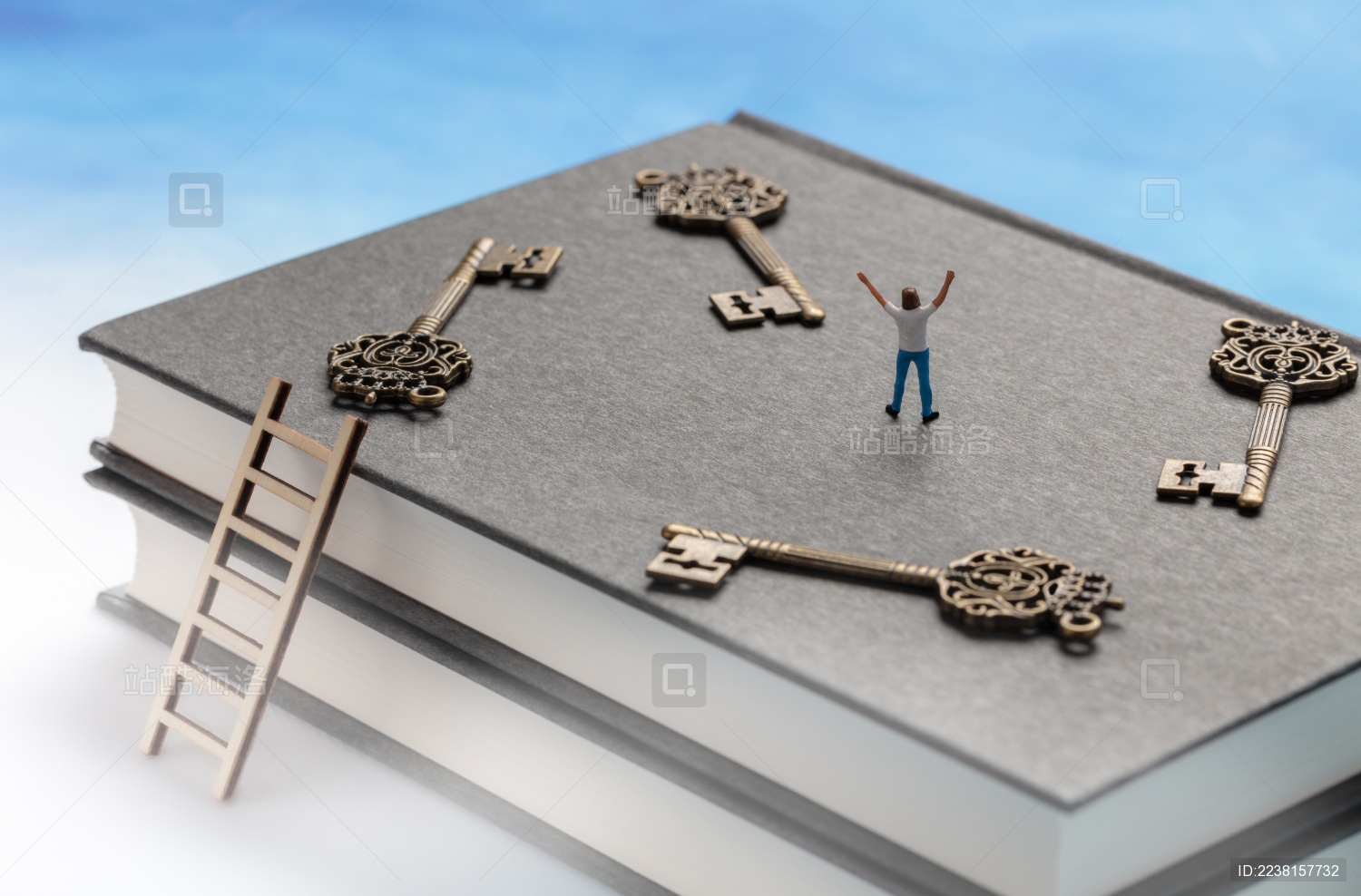 书本阶梯古老的钥匙在云端欢呼的人