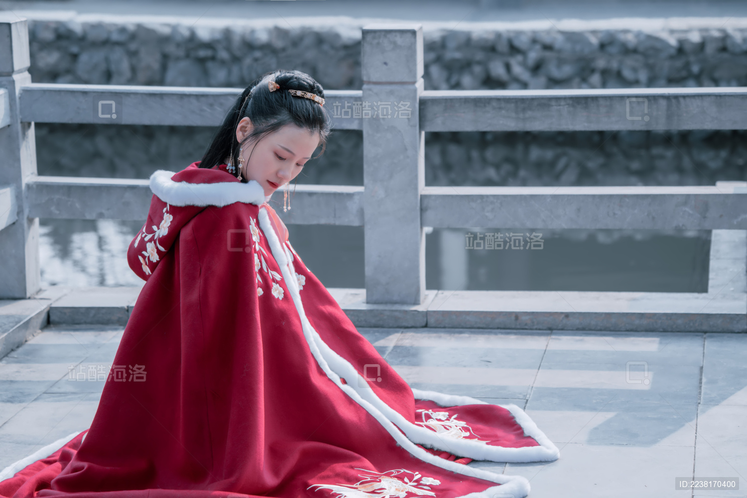 雪中红色汉服古风女生人像