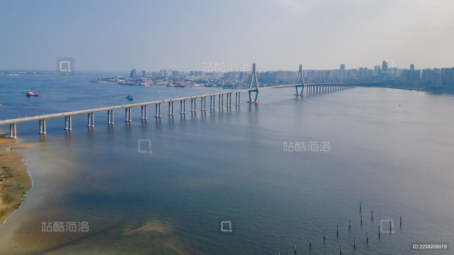 广东省湛江海湾大桥黄昏航拍全景