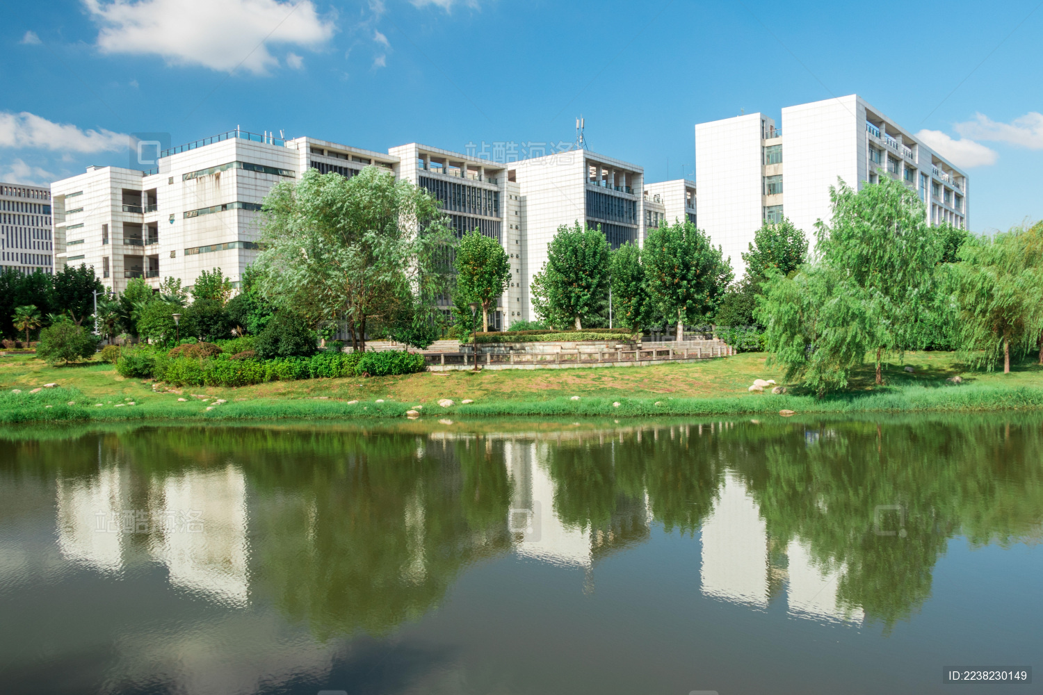 中国湖北省武汉理工大学南湖校区龙韵湖