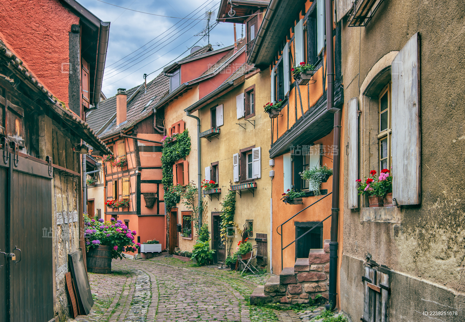 欧洲法国阿尔萨斯鲜花小镇埃吉桑街景