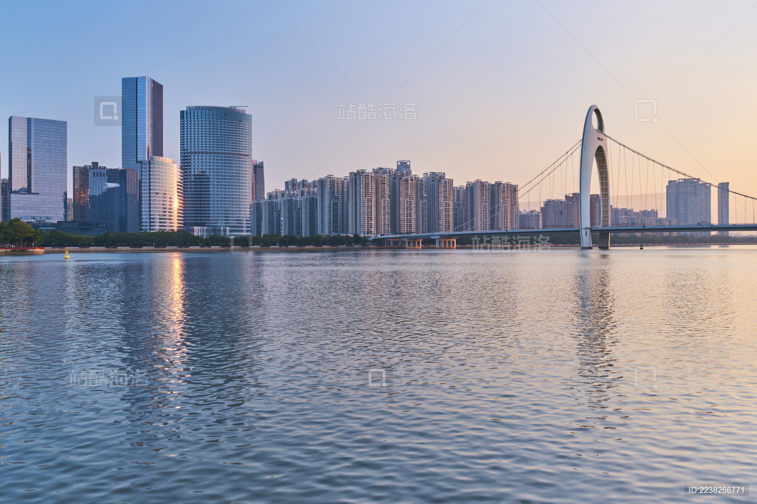 中国广州珠江新城CBD摩天大楼建筑群