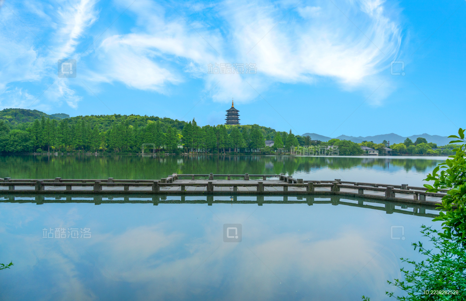 杭州西湖雷峰塔风光