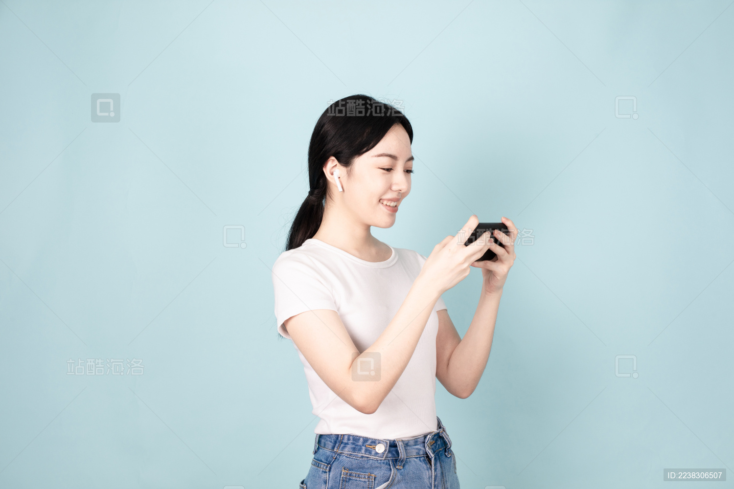 一名年轻的女生