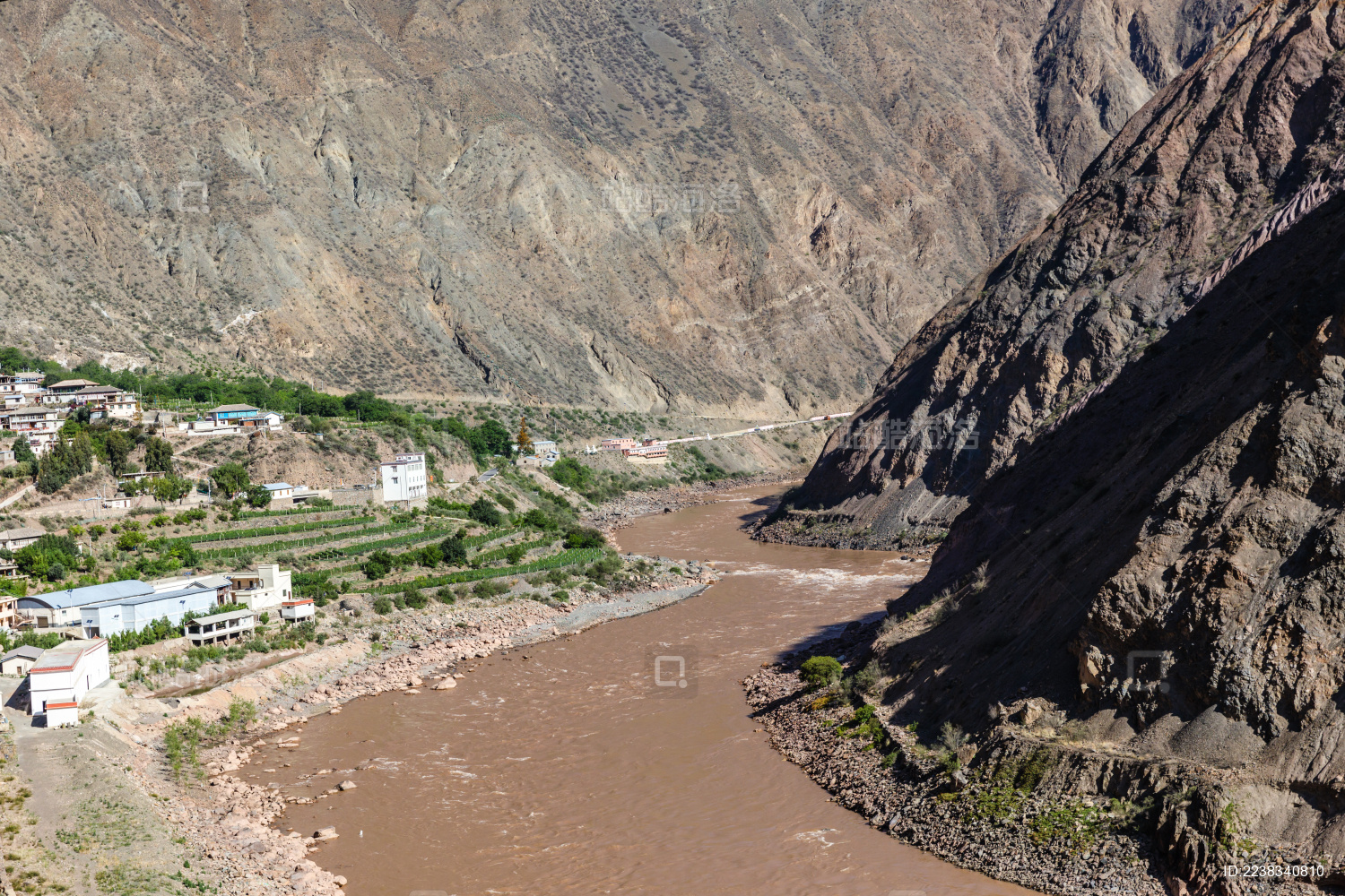 中国云南德钦澜沧江河谷风光