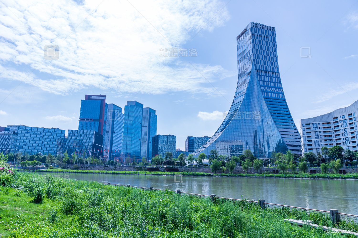 成都天府五街府河边建筑群风光