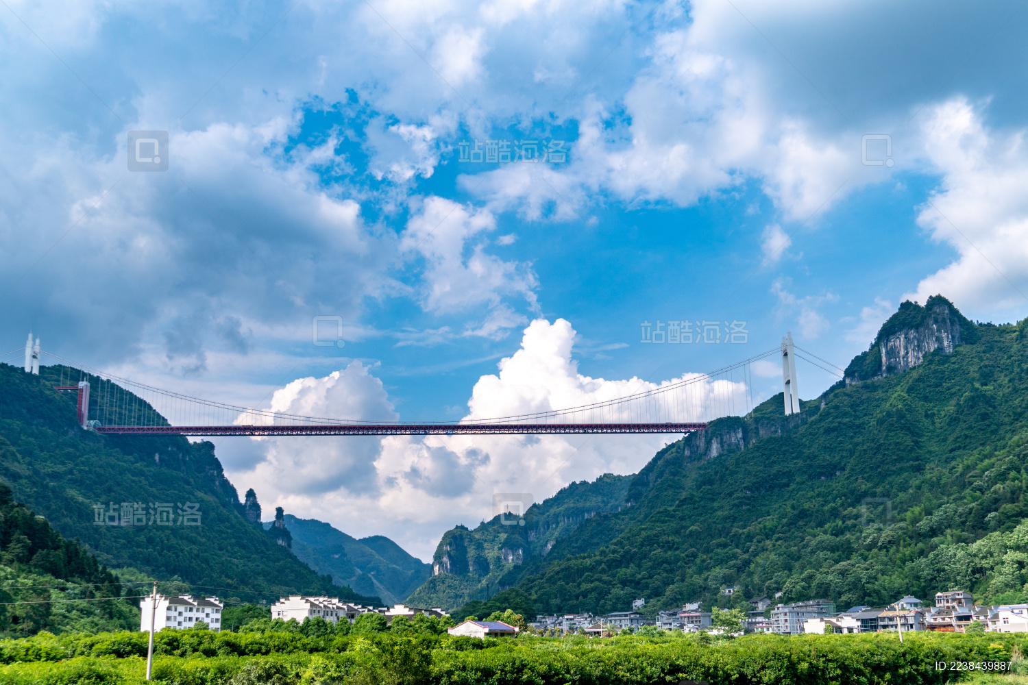 仰望湖南湘西吉首矮寨大桥