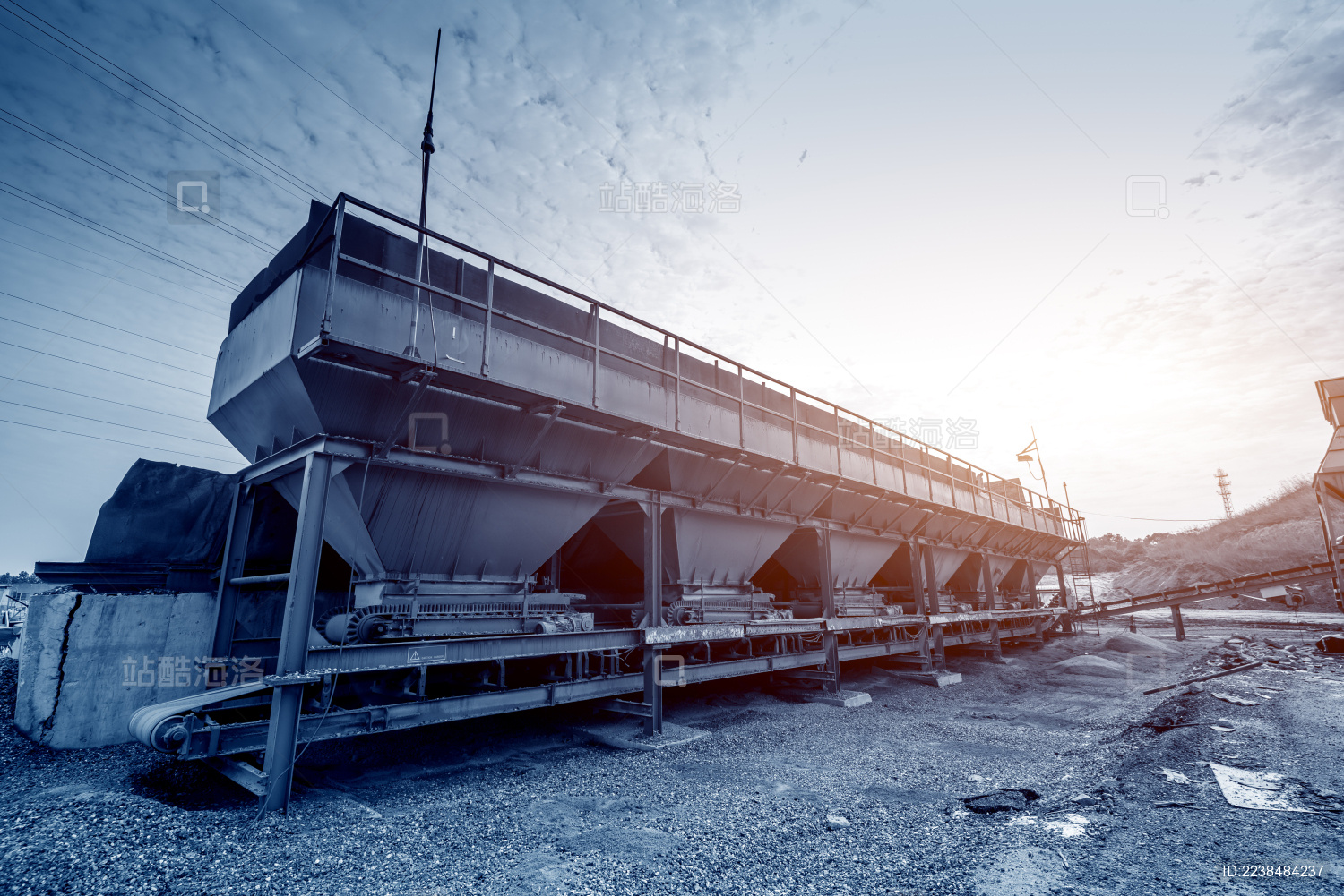 户外的工业设备 建筑碎石机械。