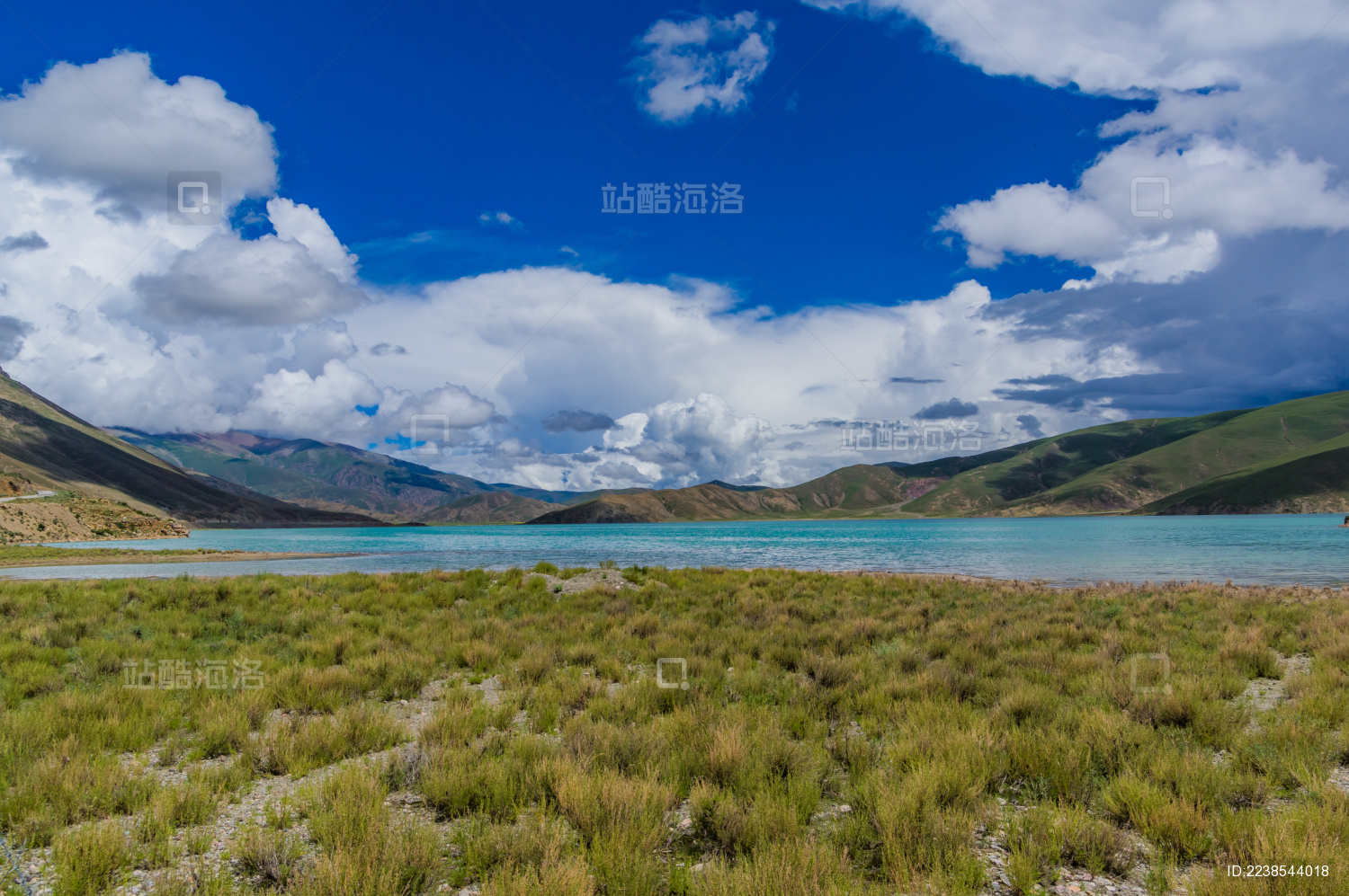 中国西藏昂仁青湖自然风光