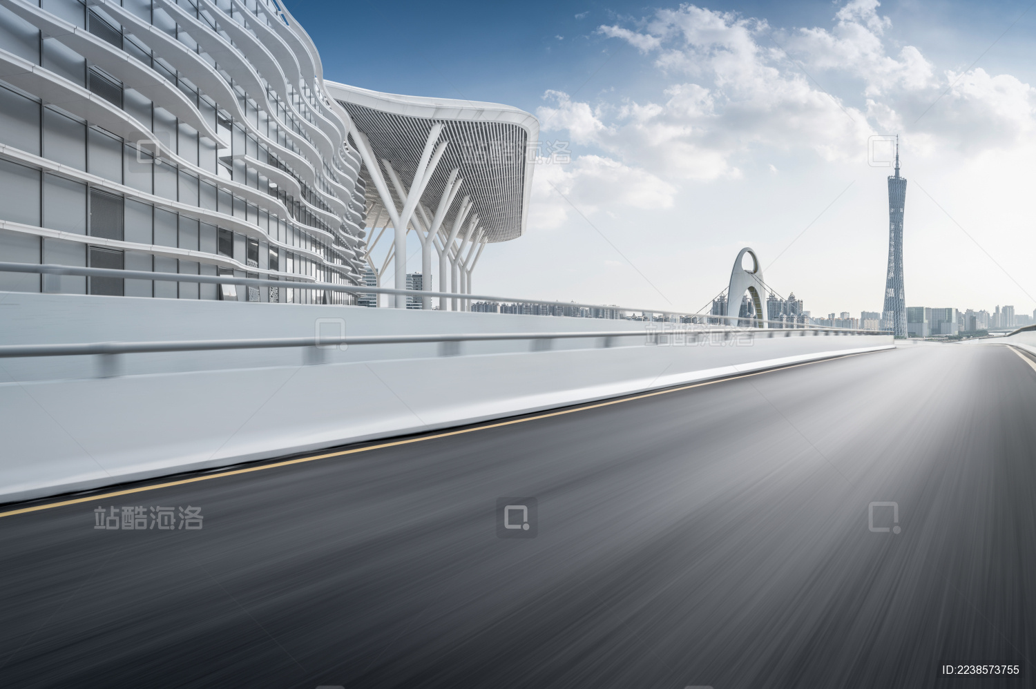 广州市容空旷的马路道路城市天际线