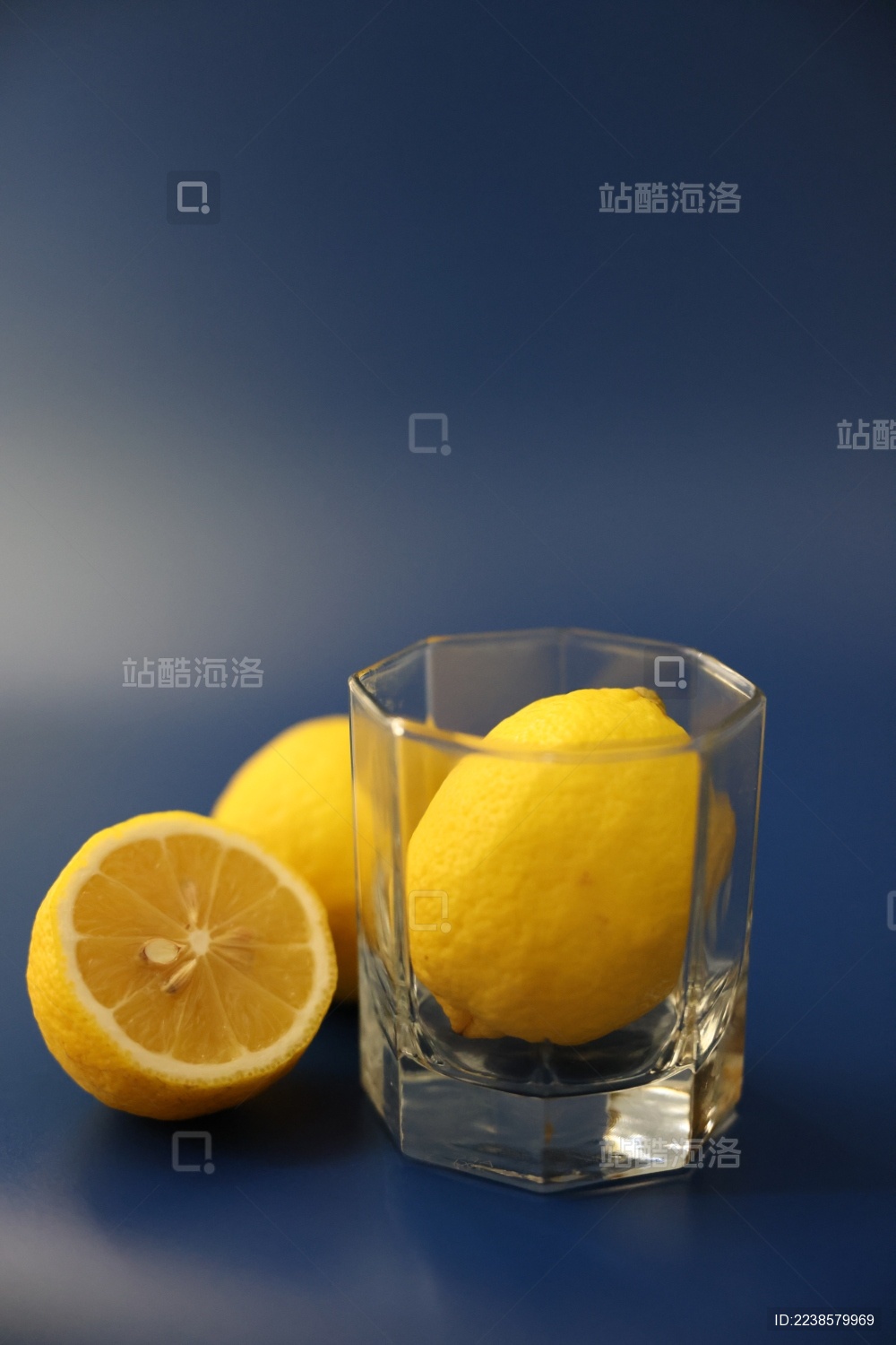 柠檬玻璃杯静物摄影