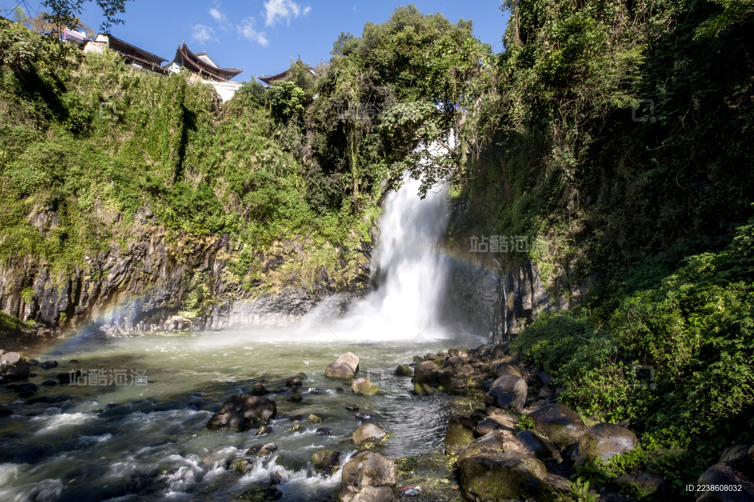 云南叠水河瀑布