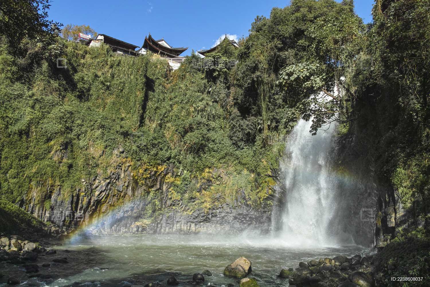 云南叠水河瀑布