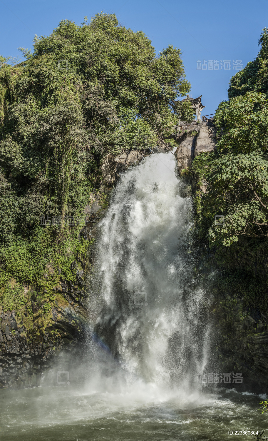 云南叠水河瀑布