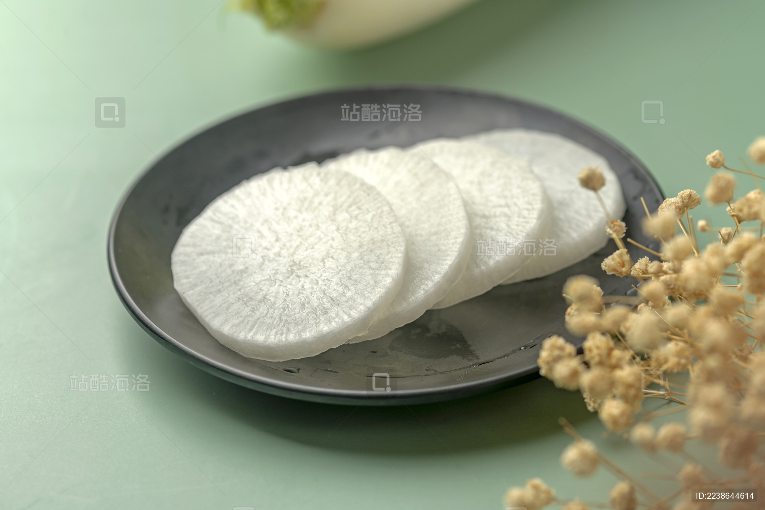 白萝卜绿色背景