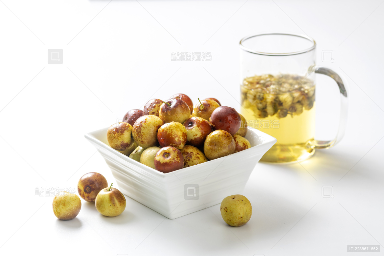 新鲜冬枣白色背景