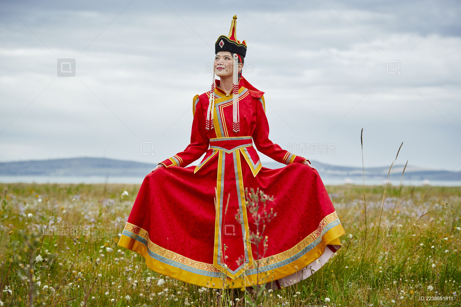 蒙古族现代服饰 款式创意颜色搭配 脑洞大开！美爆草原！