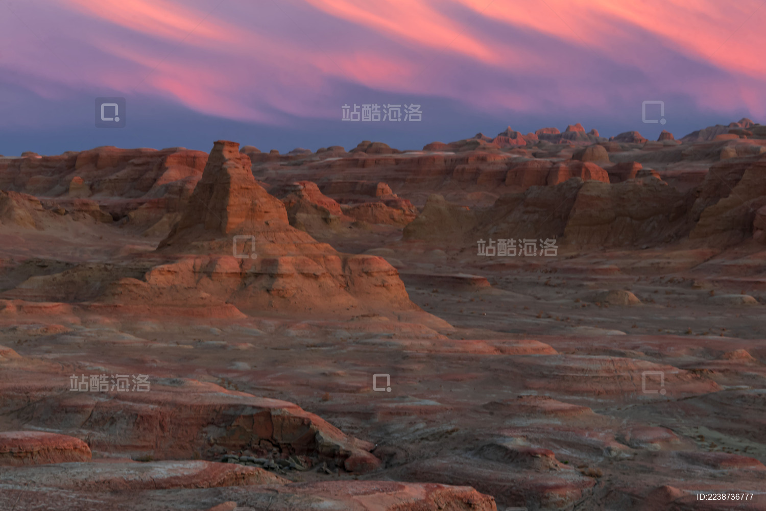 中国新疆克拉玛依乌尔禾魔鬼城风光