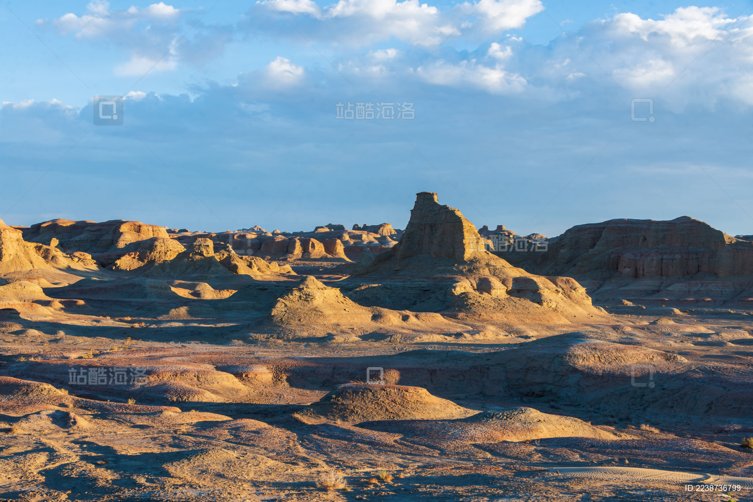 中国新疆克拉玛依乌尔禾魔鬼城风光