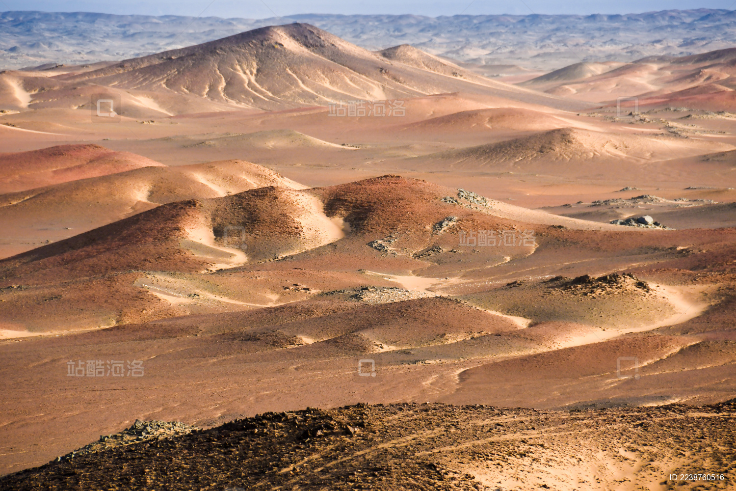 中国新疆若羌沙漠戈壁滩