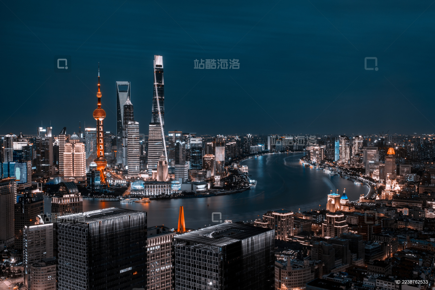 上海外滩陆家嘴CBD风光