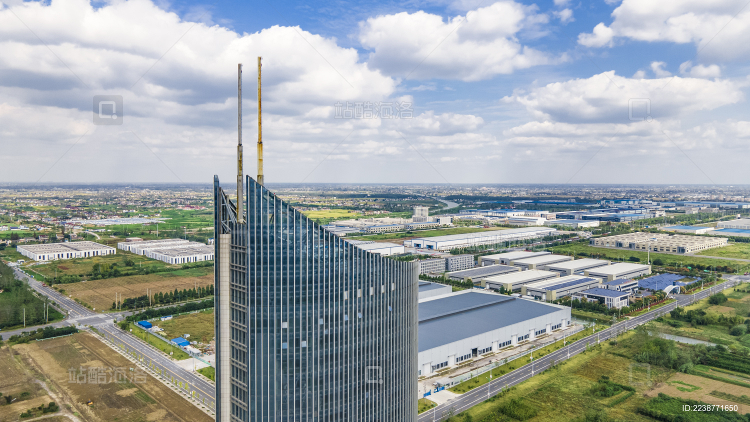 航拍盐城东台王昆大剧院与工业园区