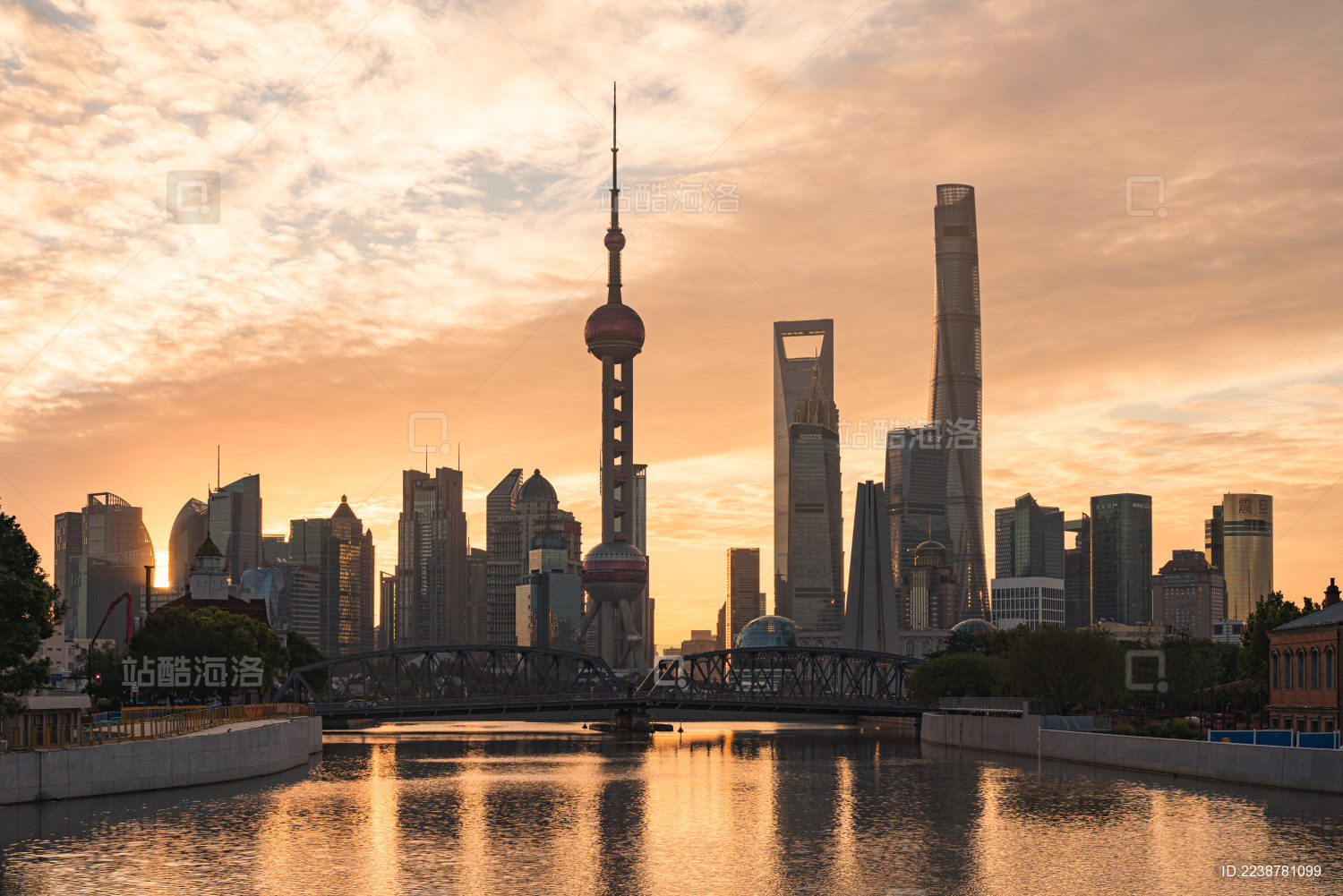 上海外滩日出黎明风光