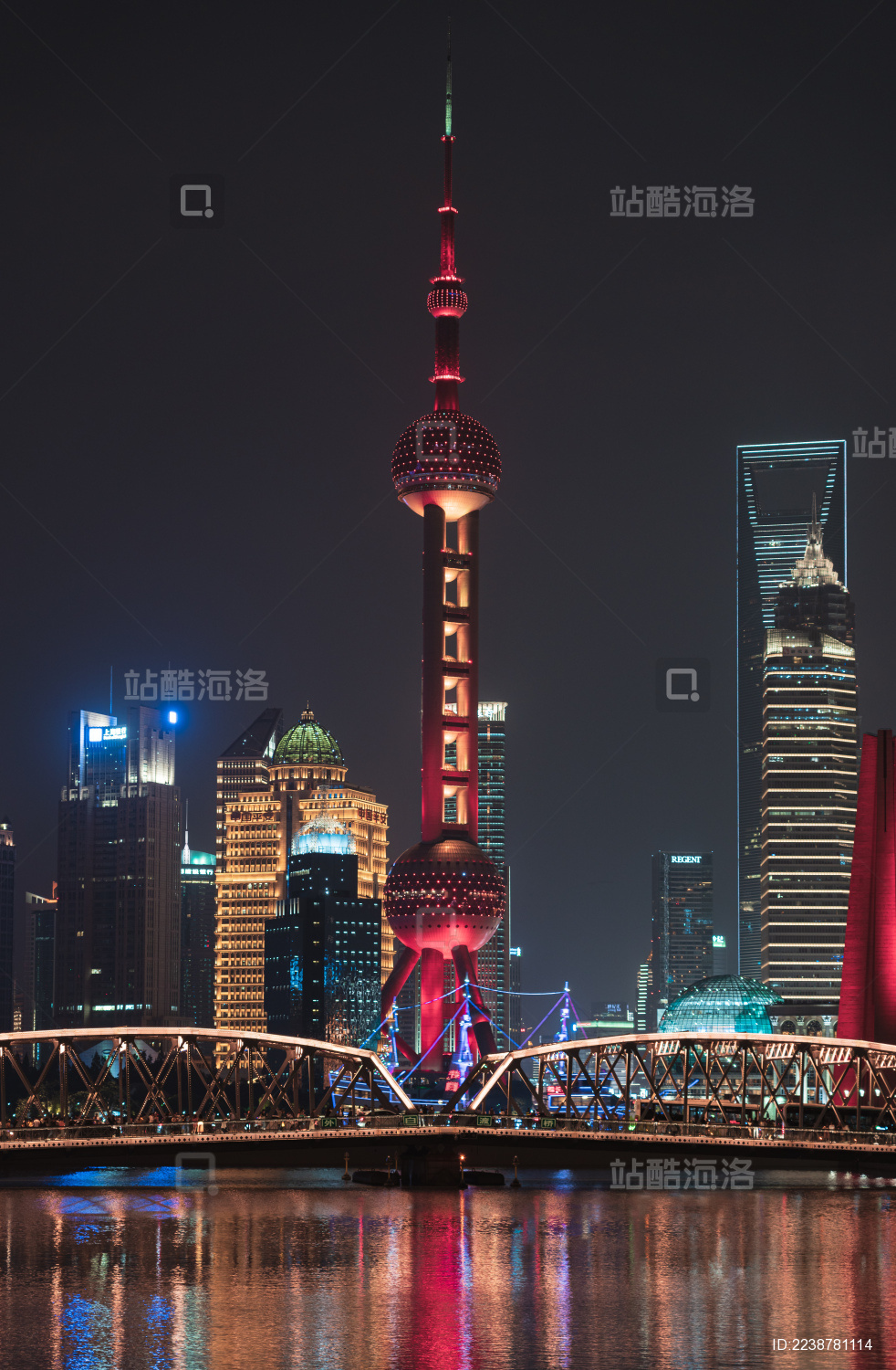 中秋国庆假期上海外滩夜景灯光秀竖屏