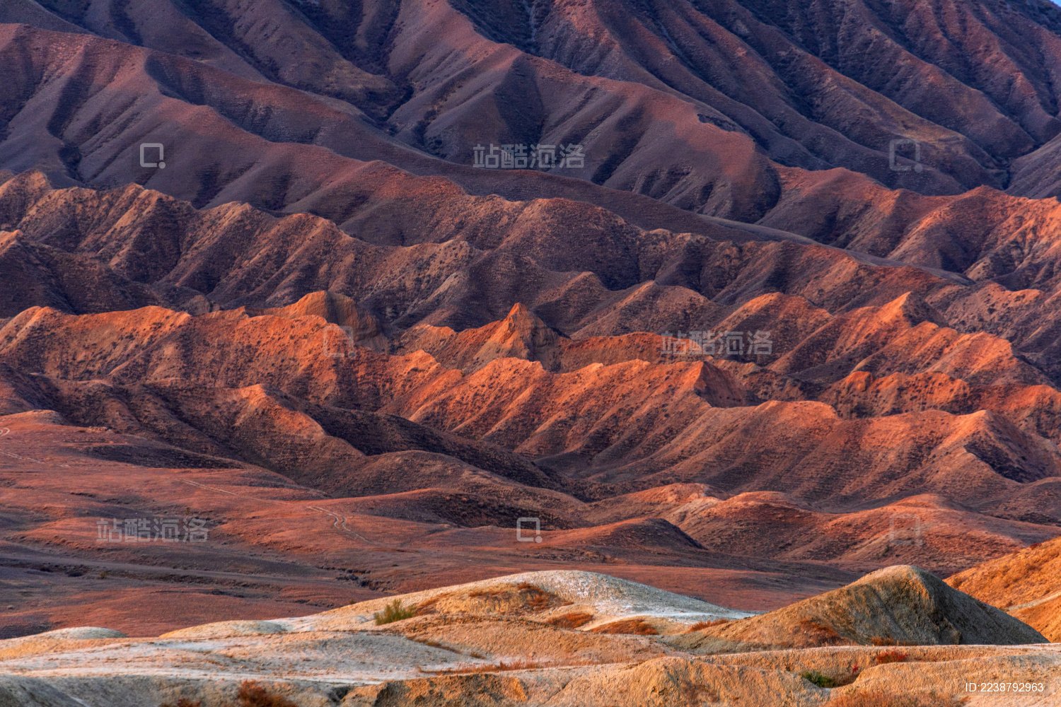 中国新疆克拉玛依独山子泥火山晨曦