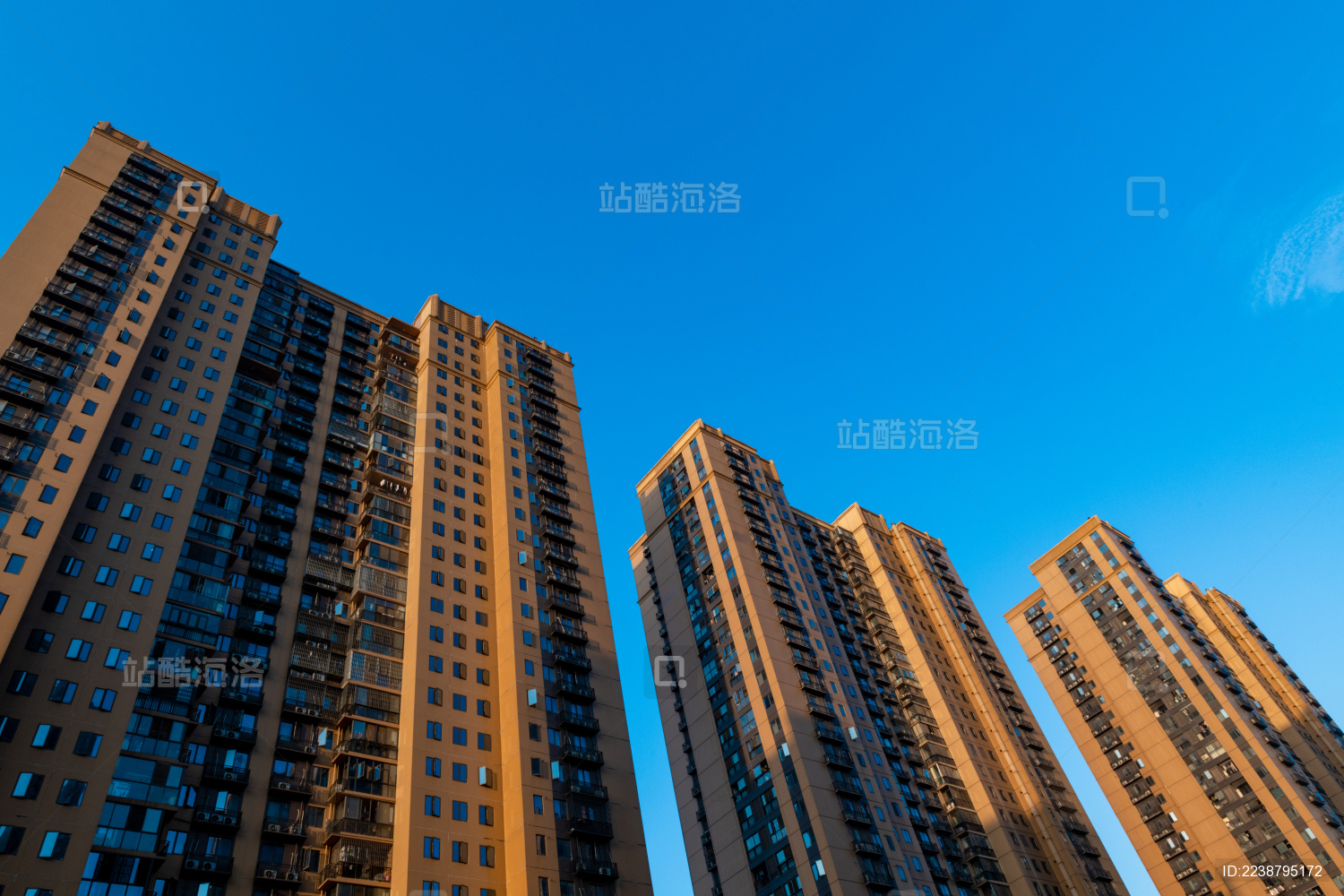 仰拍住宅小区