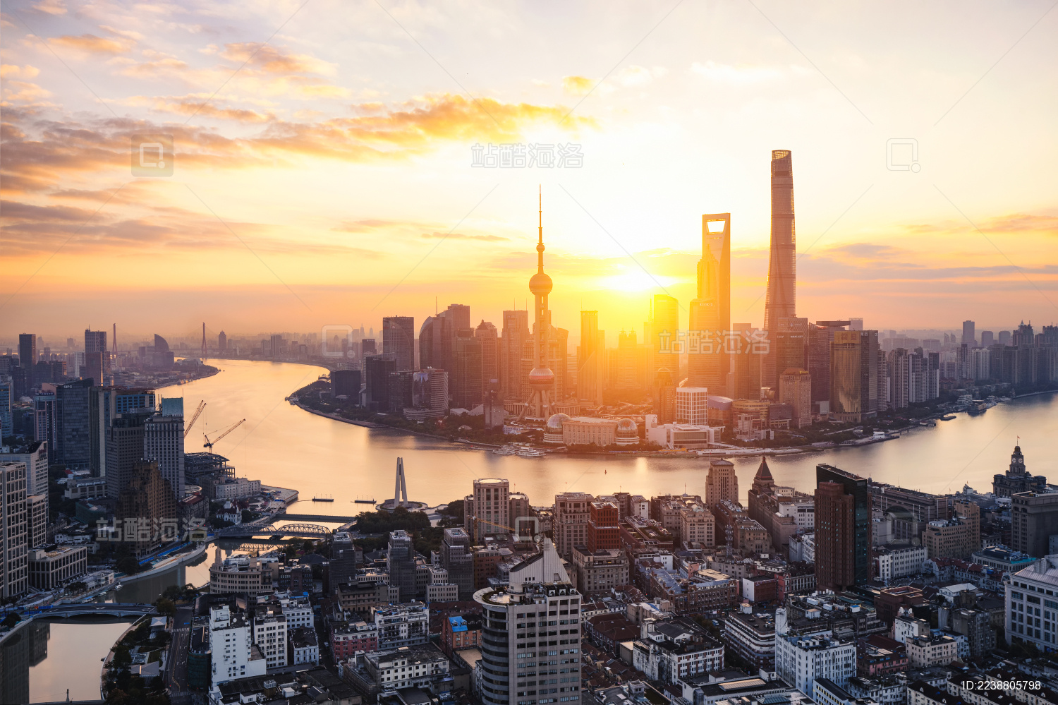 上海外滩陆家嘴金光日出