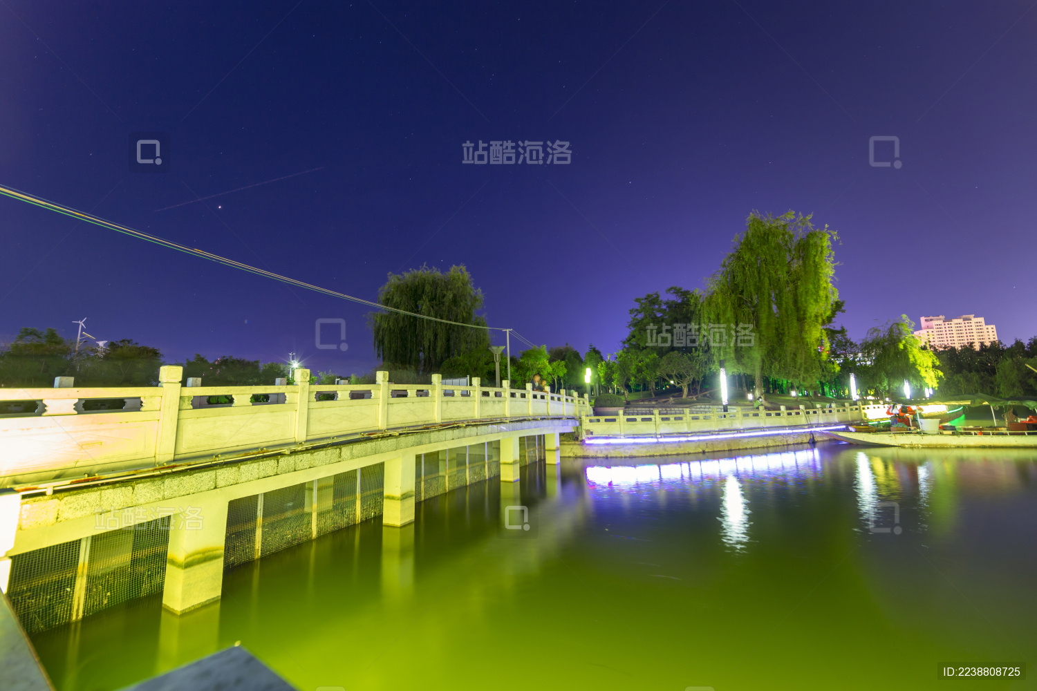 中国云南临沧玉龙湖夜景