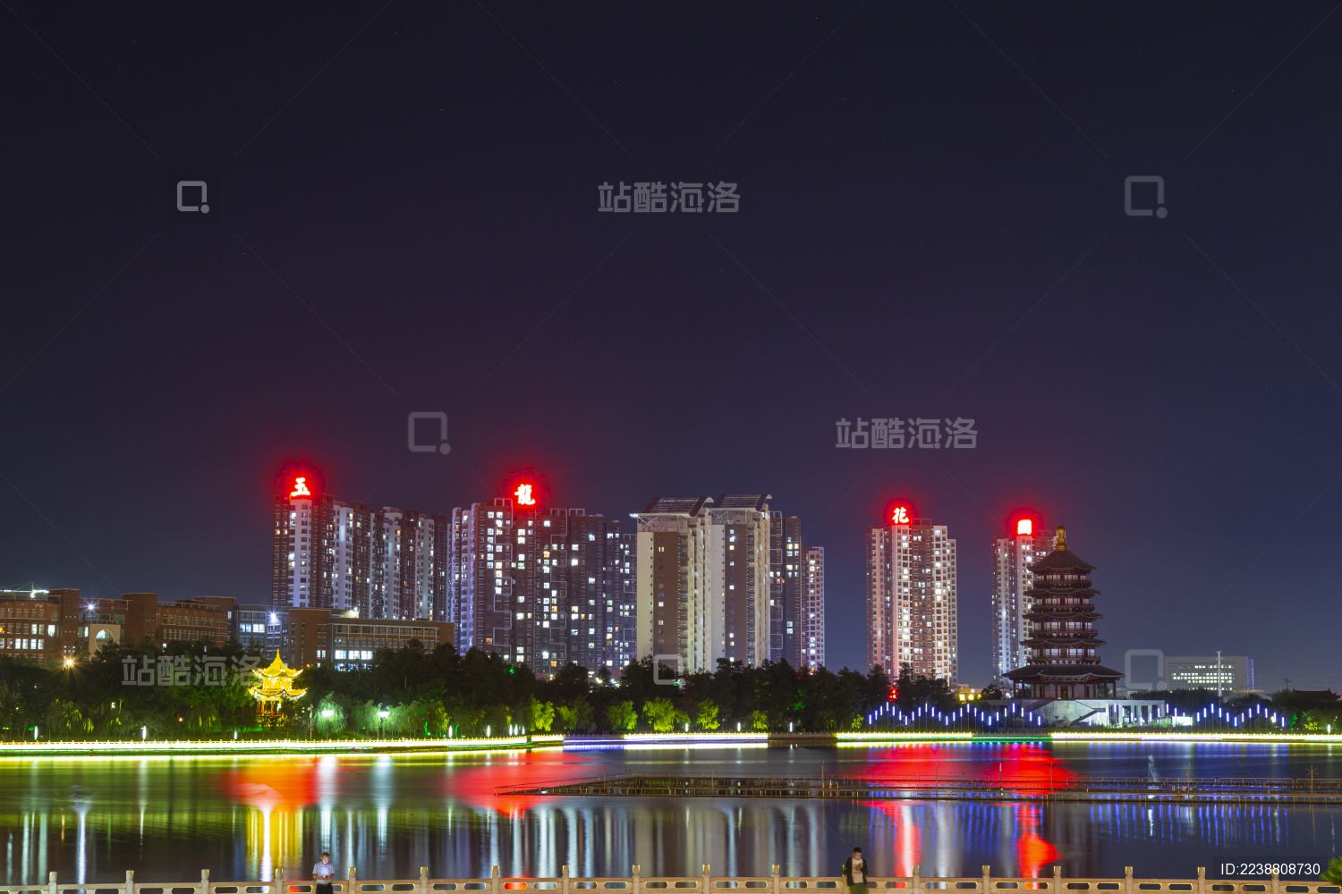 中国云南临沧玉龙湖夜景