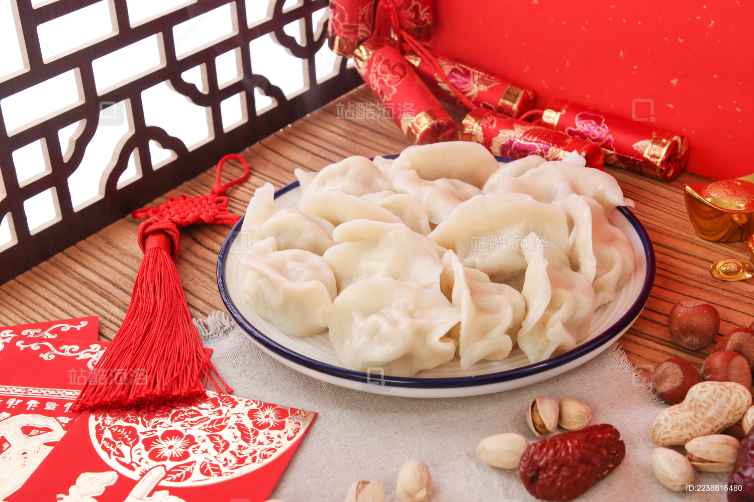 中国风场景中的饺子