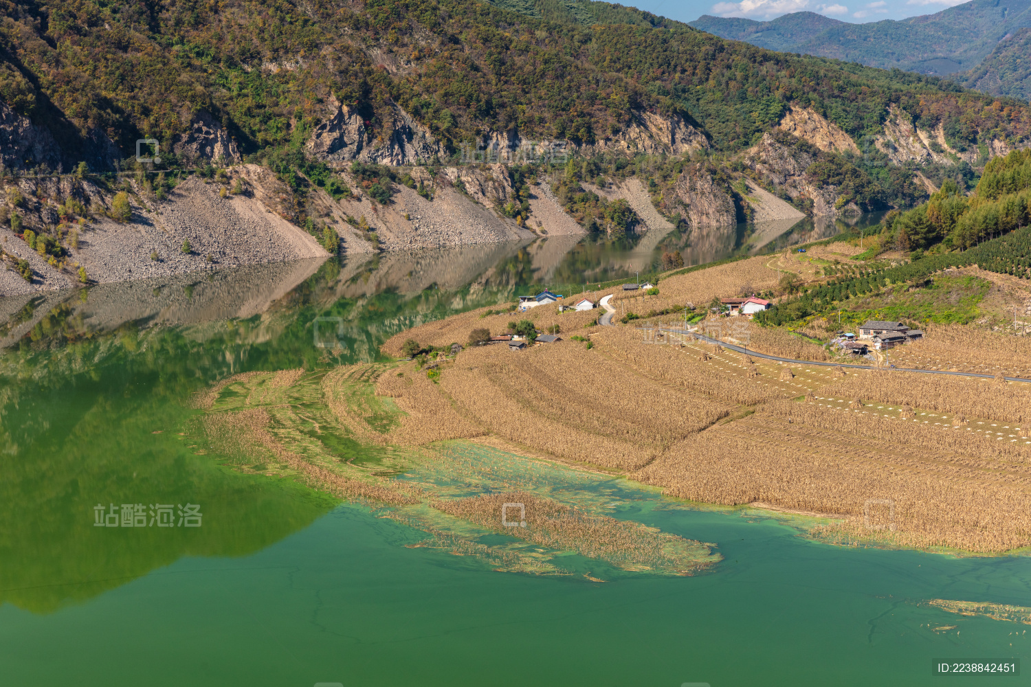 中国辽宁丹东宽甸浑江风光