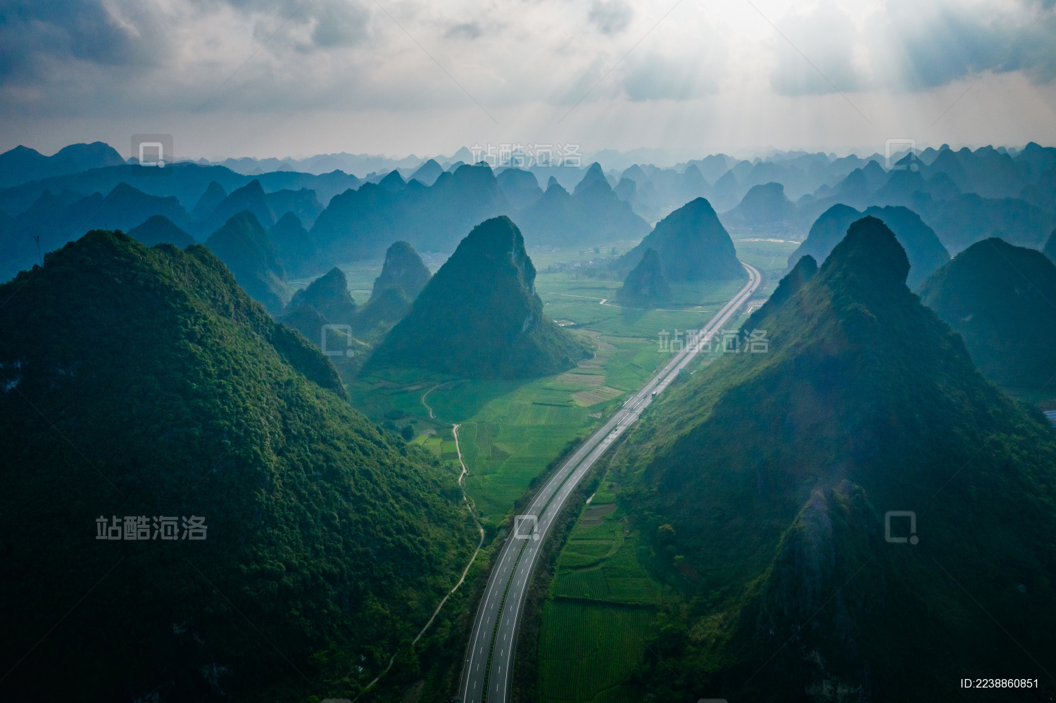 中国广西崇左市喀斯特地貌峰林自然风光航拍