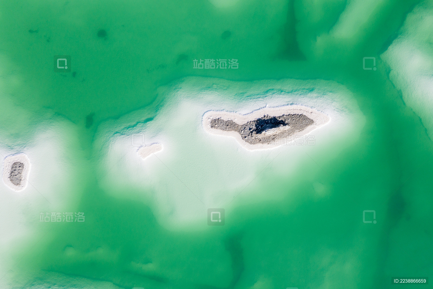 航拍中国青海省海西州大柴旦盐湖风光