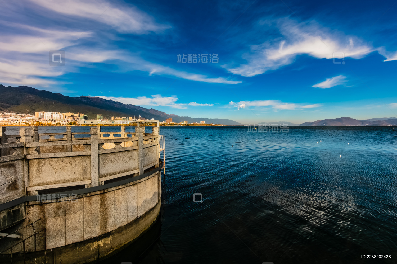 中国云南省大理市洱海外滩观景台建筑_站酷海洛_正版图片_视频_字体