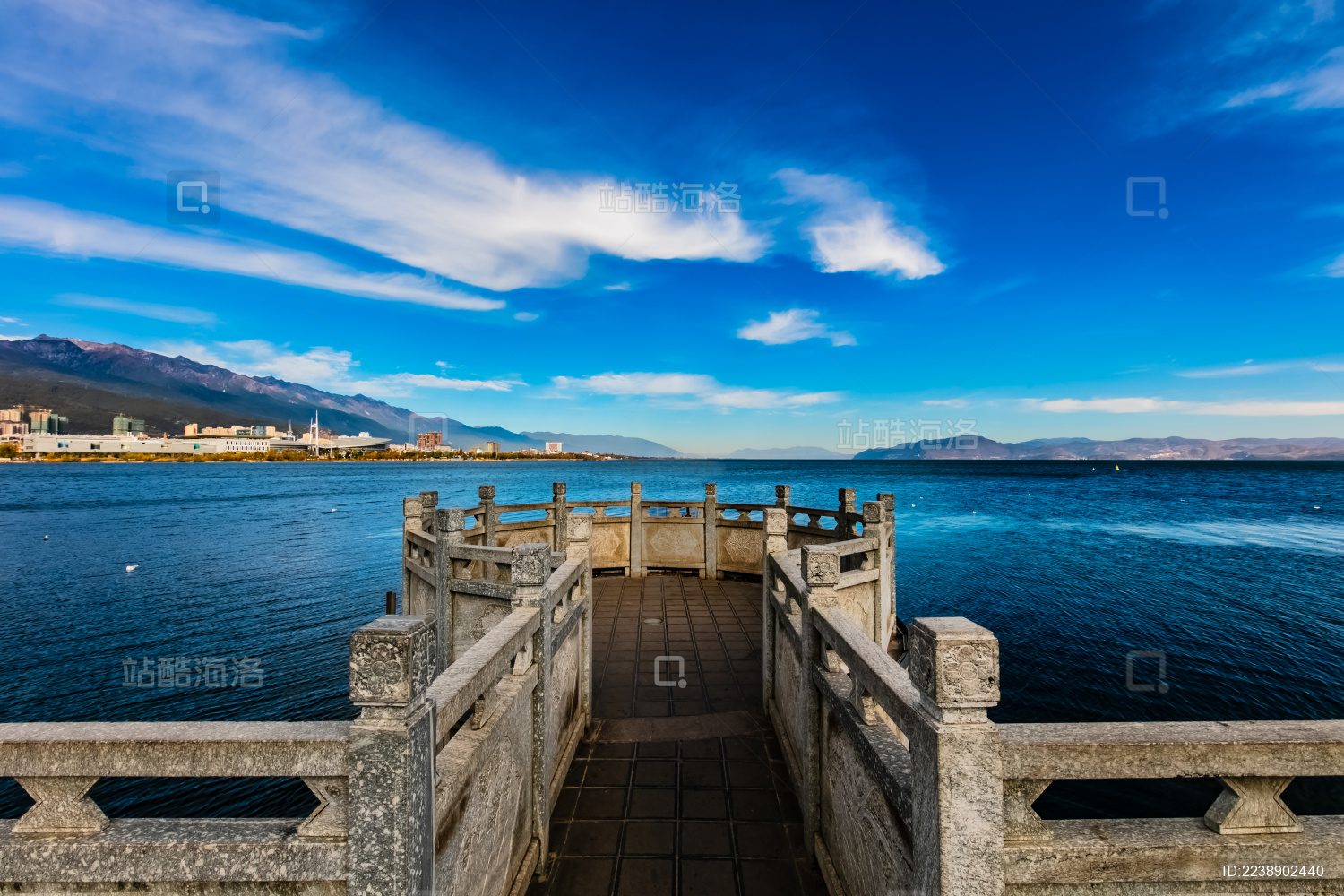 中国云南省大理市洱海外滩观景台建筑_站酷海洛_正版图片_视频_字体