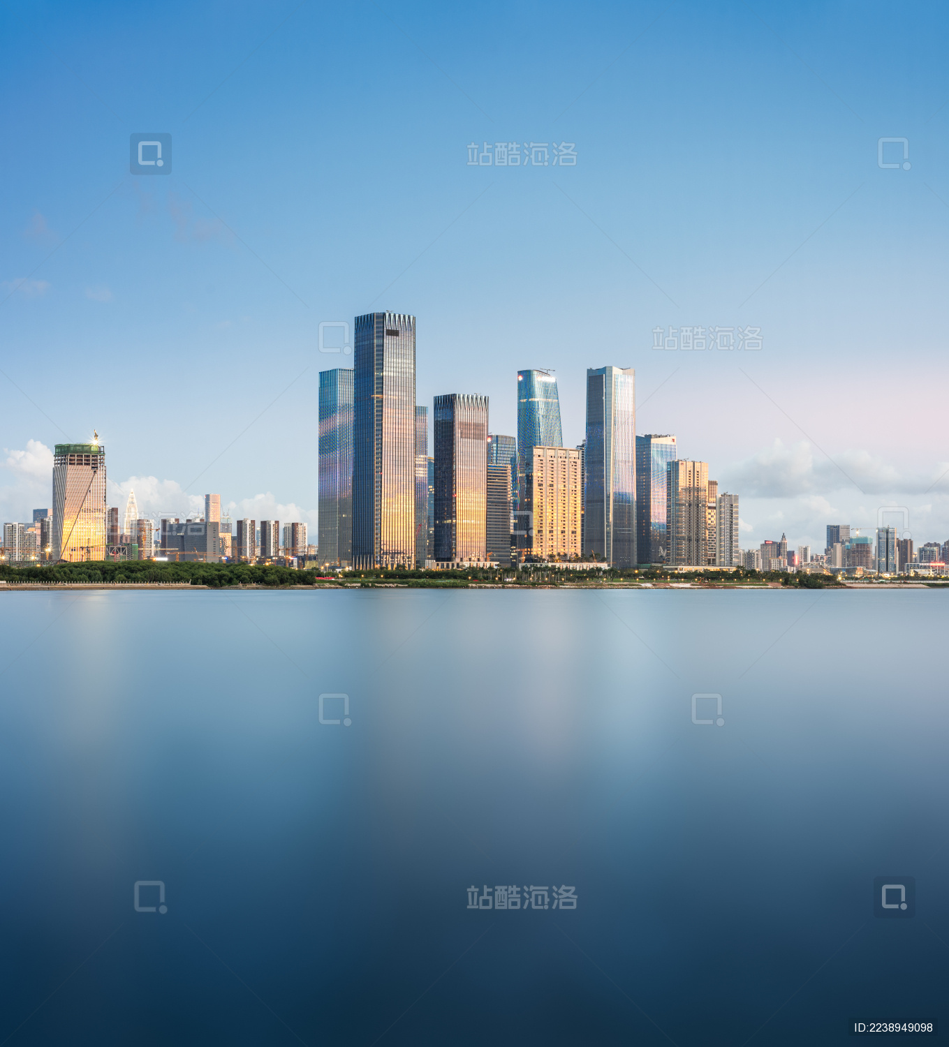 深圳前海自贸区和宝安区欢乐港湾夜景