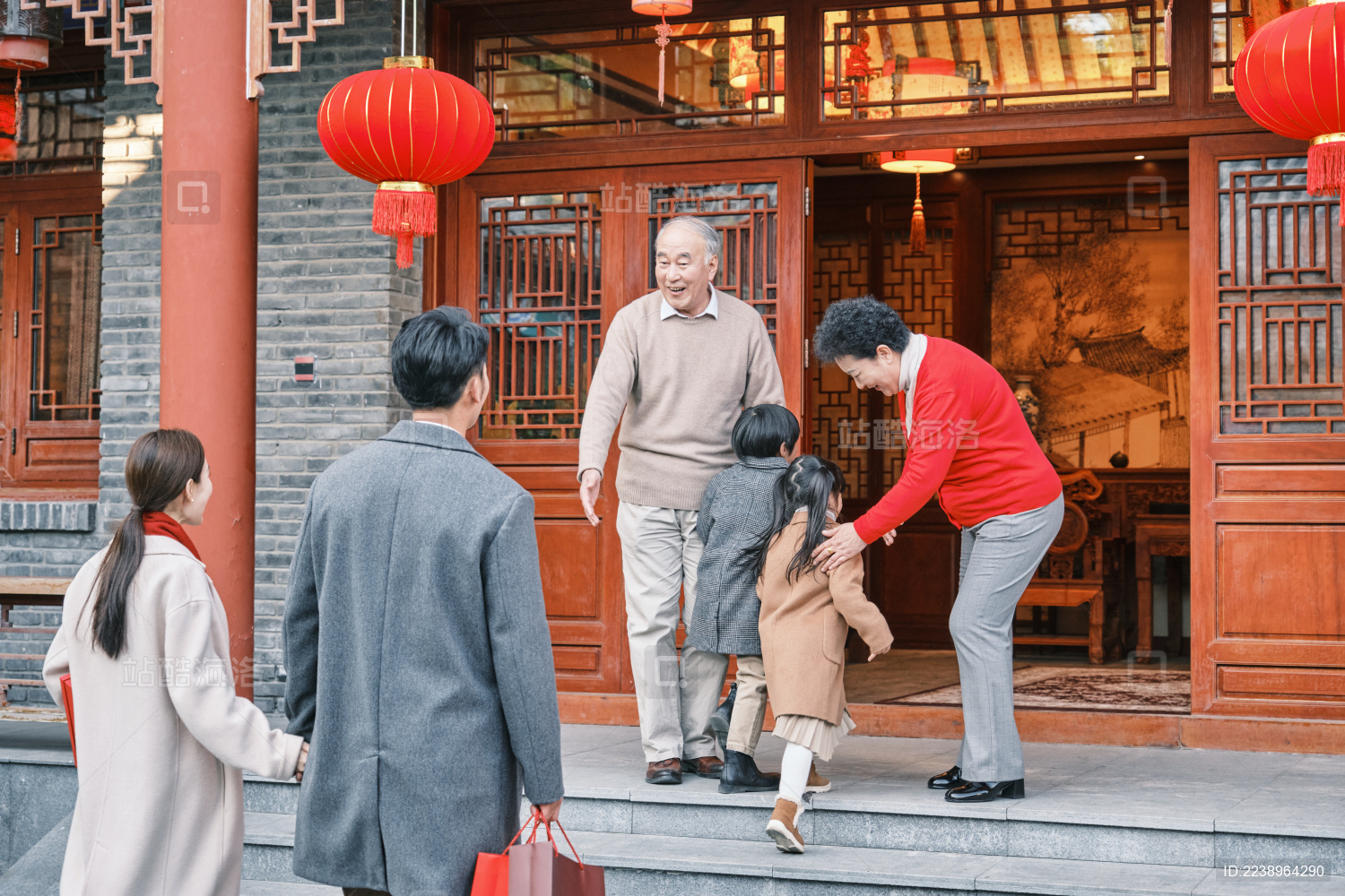 东方人像回家过年