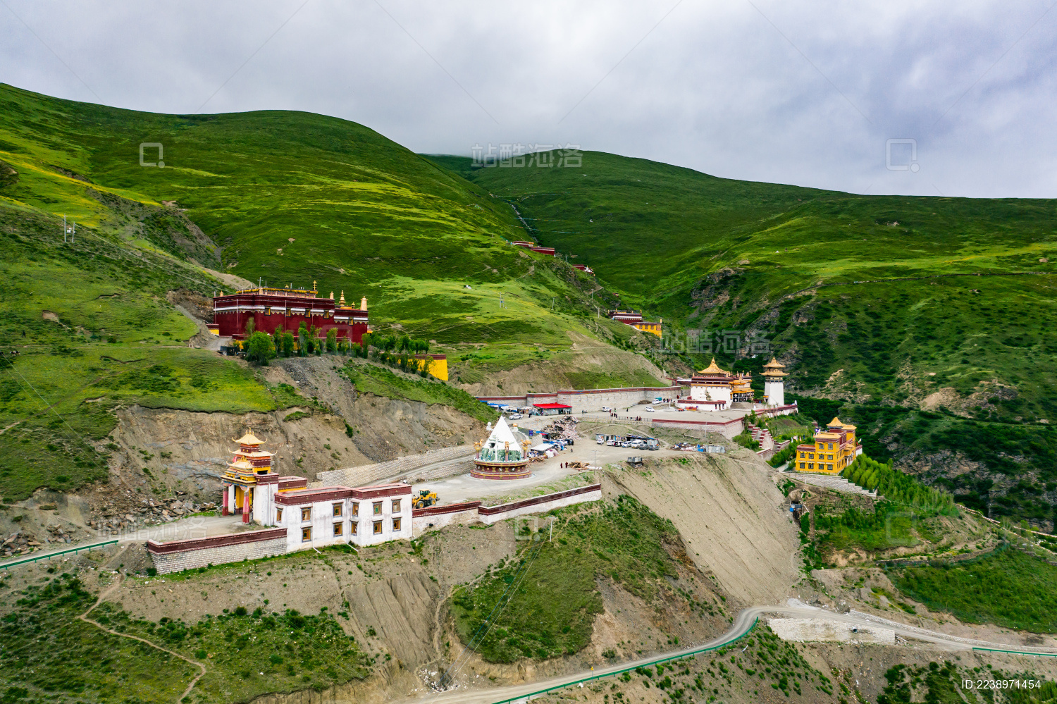 中国西藏山南市洛扎县色乡洛卓沃龙寺