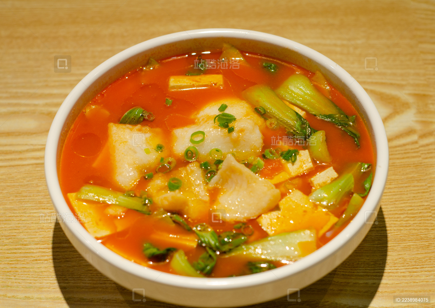 番茄鱼片汤怎么做_番茄鱼片汤的做法_爱美味的虹冰冰_豆果美食