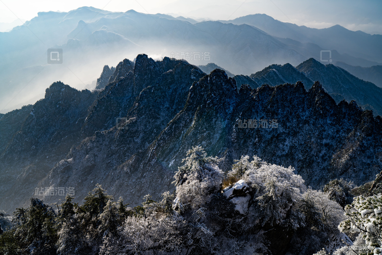 洛阳老君山十里画屏雪景