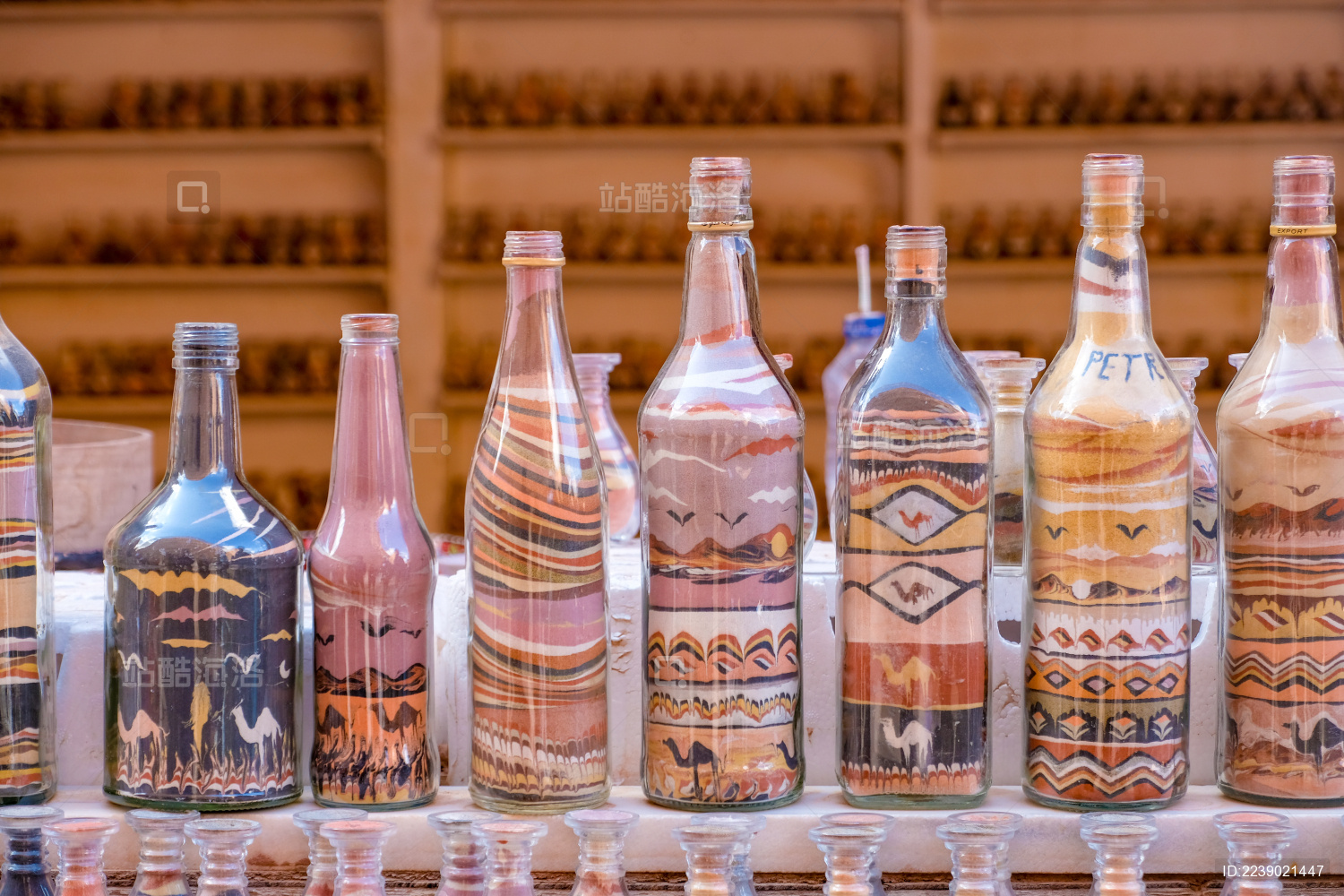 约旦佩特拉古城售卖的玻璃瓶手工艺纪念品沙画瓶