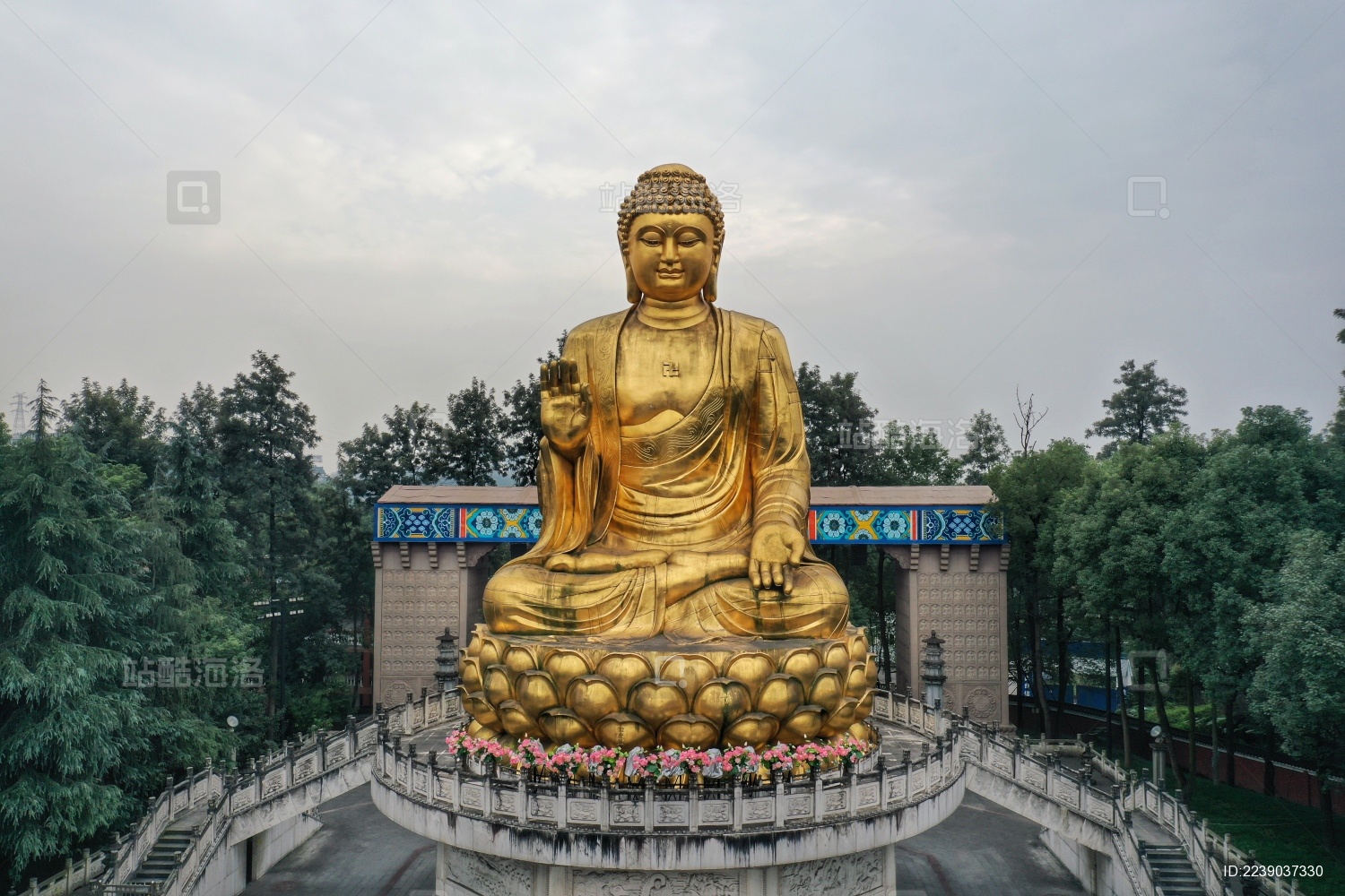 航拍重庆华岩寺全景与金佛