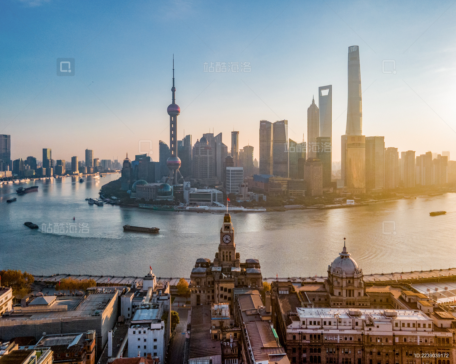 航拍上海外滩万国博览建筑群与陆家嘴四件套